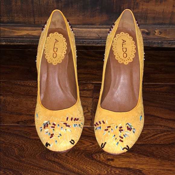 Suede round toe heels - Picture 1 of 6